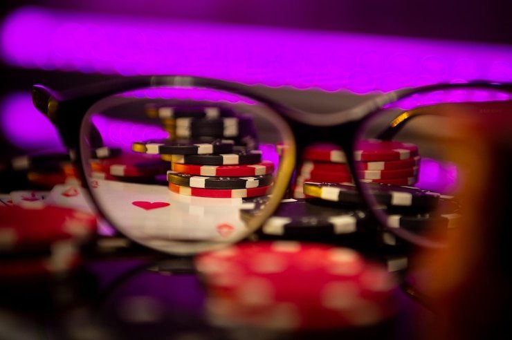 elite slot mobile app interface showing slot games and live casino